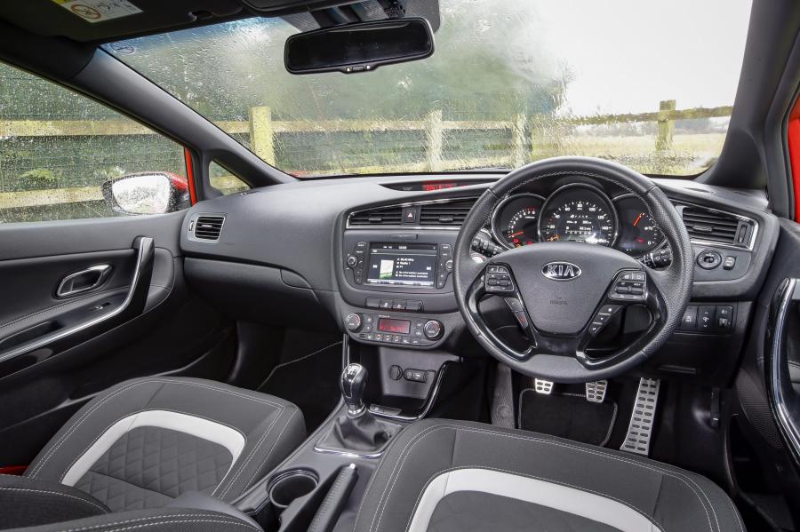 Торпедо Kia ceed-SW GT Line 2015 года  (UK) (фото 16 из 20)